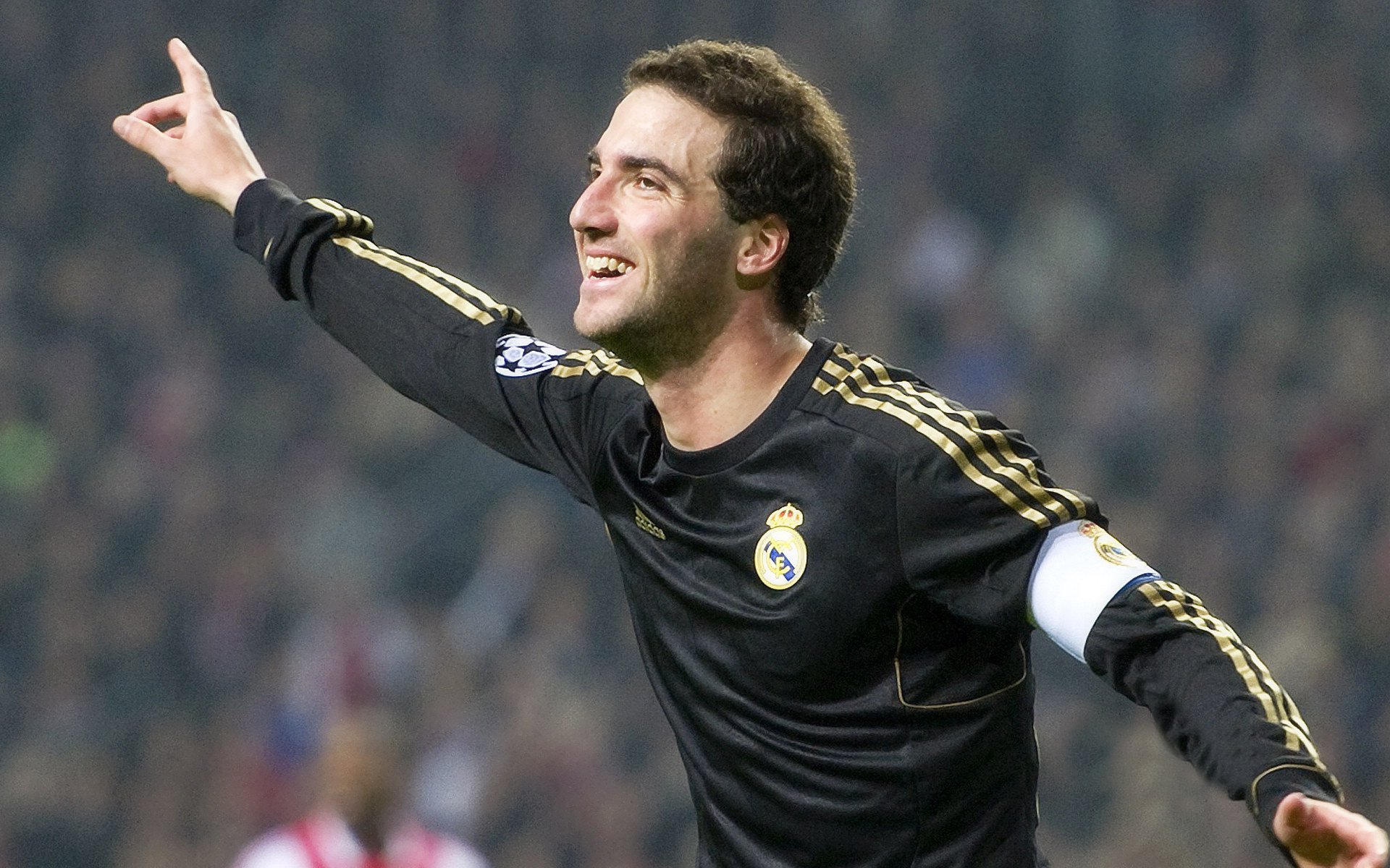 KAIYUN APP-欧洲杯激烈角逐：团队合作与个人表现的巅峰较量，欧洲杯官方合作伙伴